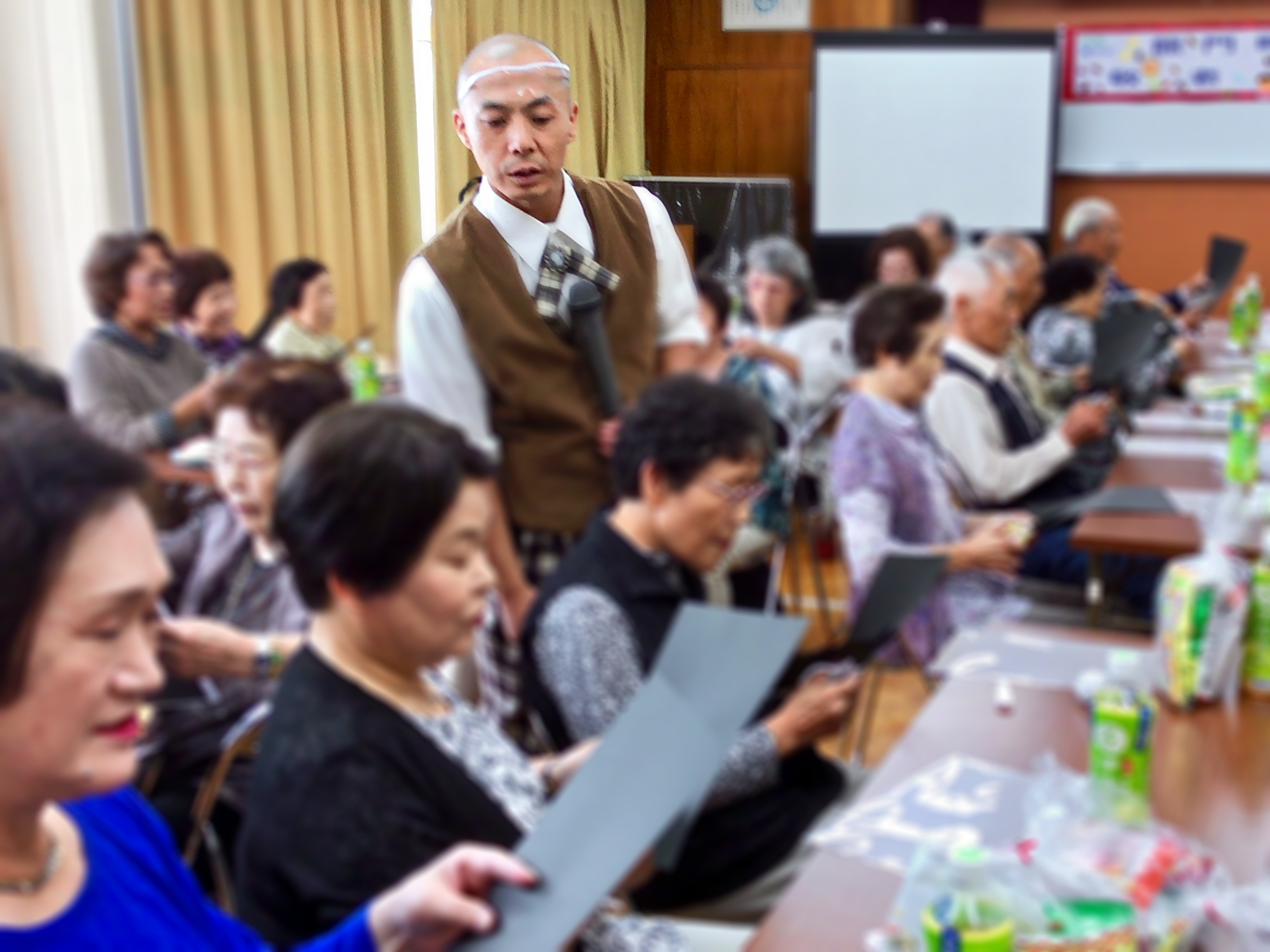 紙切り講座・ワークショップ　地域の老人会　紙切り屋マーキィ