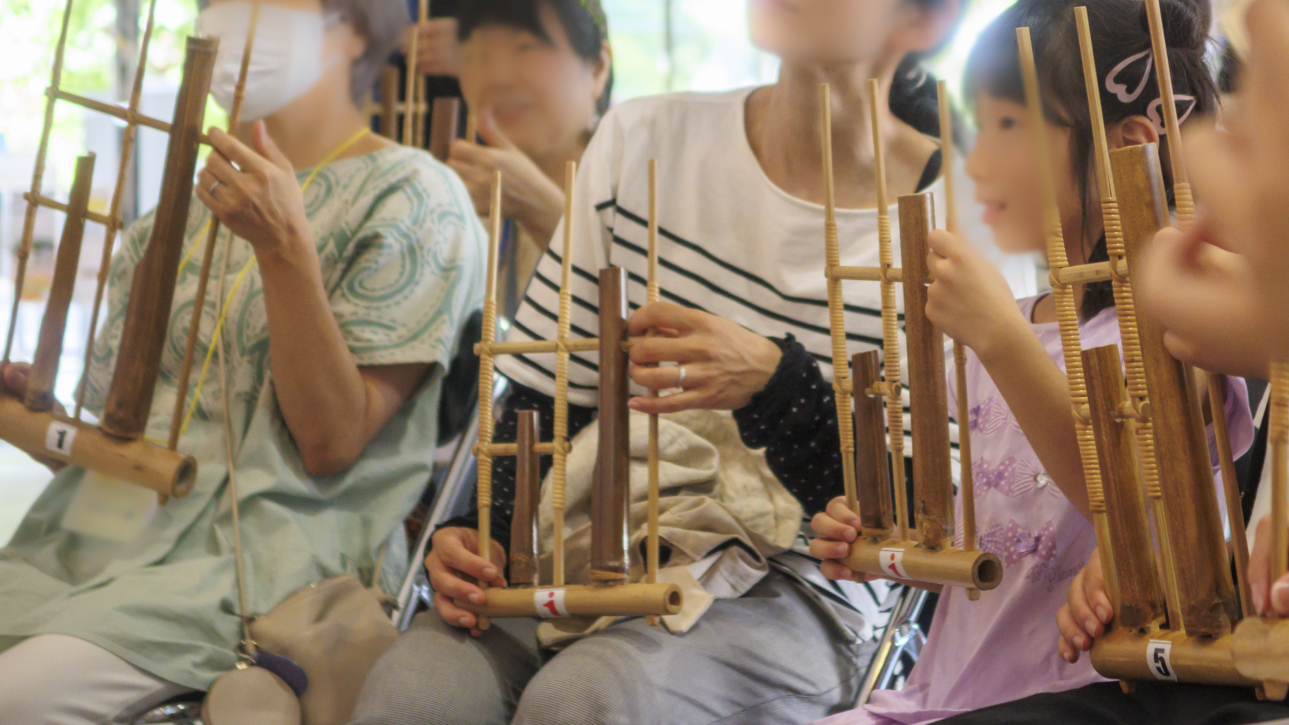 アンクルンの演奏体験　Angklung