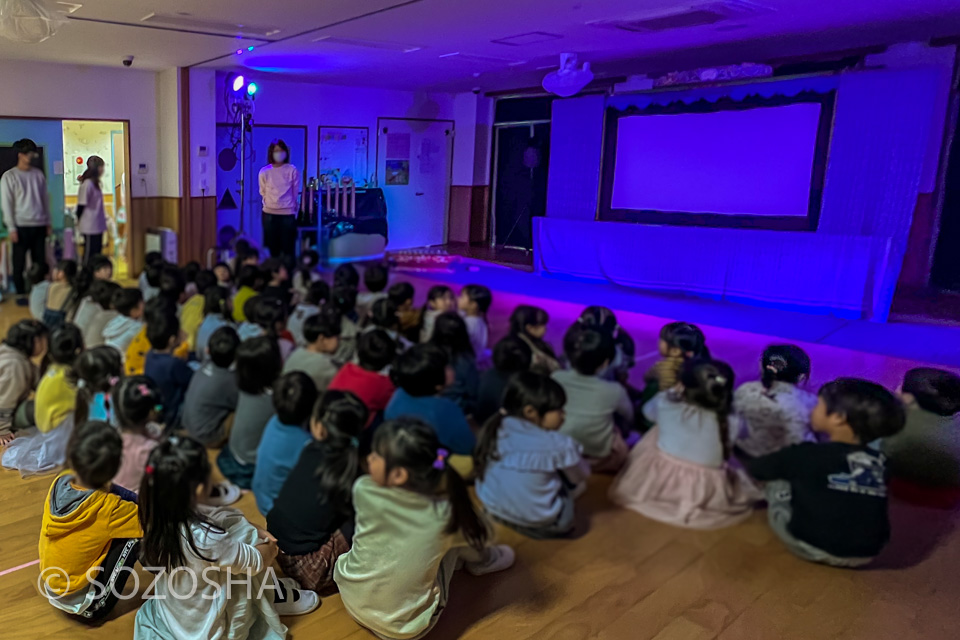 こども園　保育園　幼稚園の公演　影絵音楽団くぷくぷ｢きんぎょがにげた｣