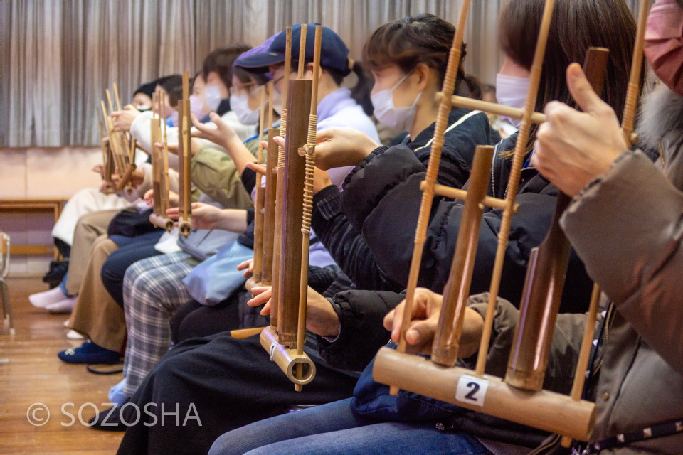 影絵音楽団くぷくぷ｢きんぎょがにげた｣ インドネシアの竹楽器アンクルンの演奏体験　Angklung