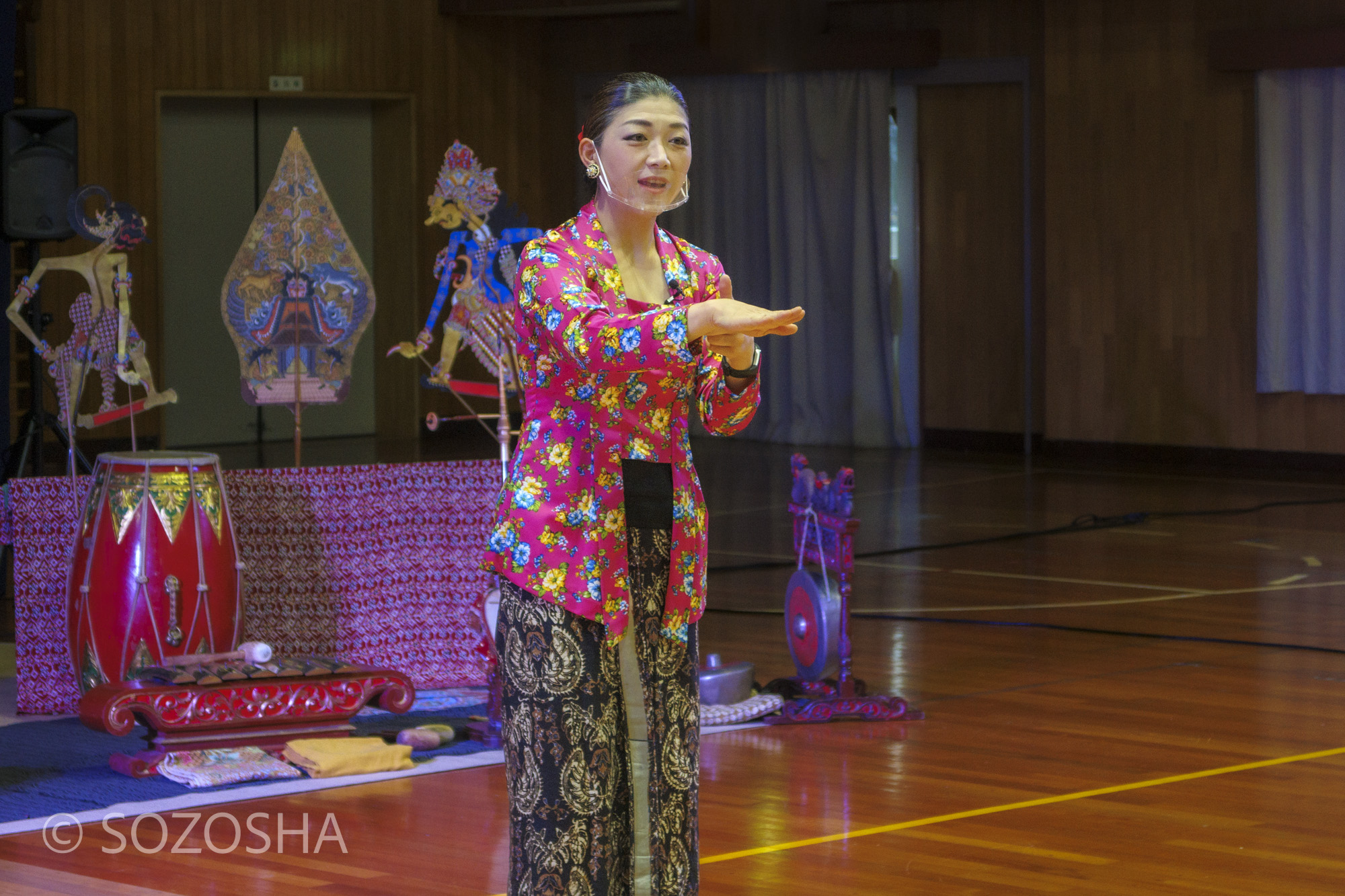 蒲郡おやこ劇場　事前交流　竹楽器Angklungの指導　インドネシア伝統芸能団ハナジョス「おいしそうなビモ」