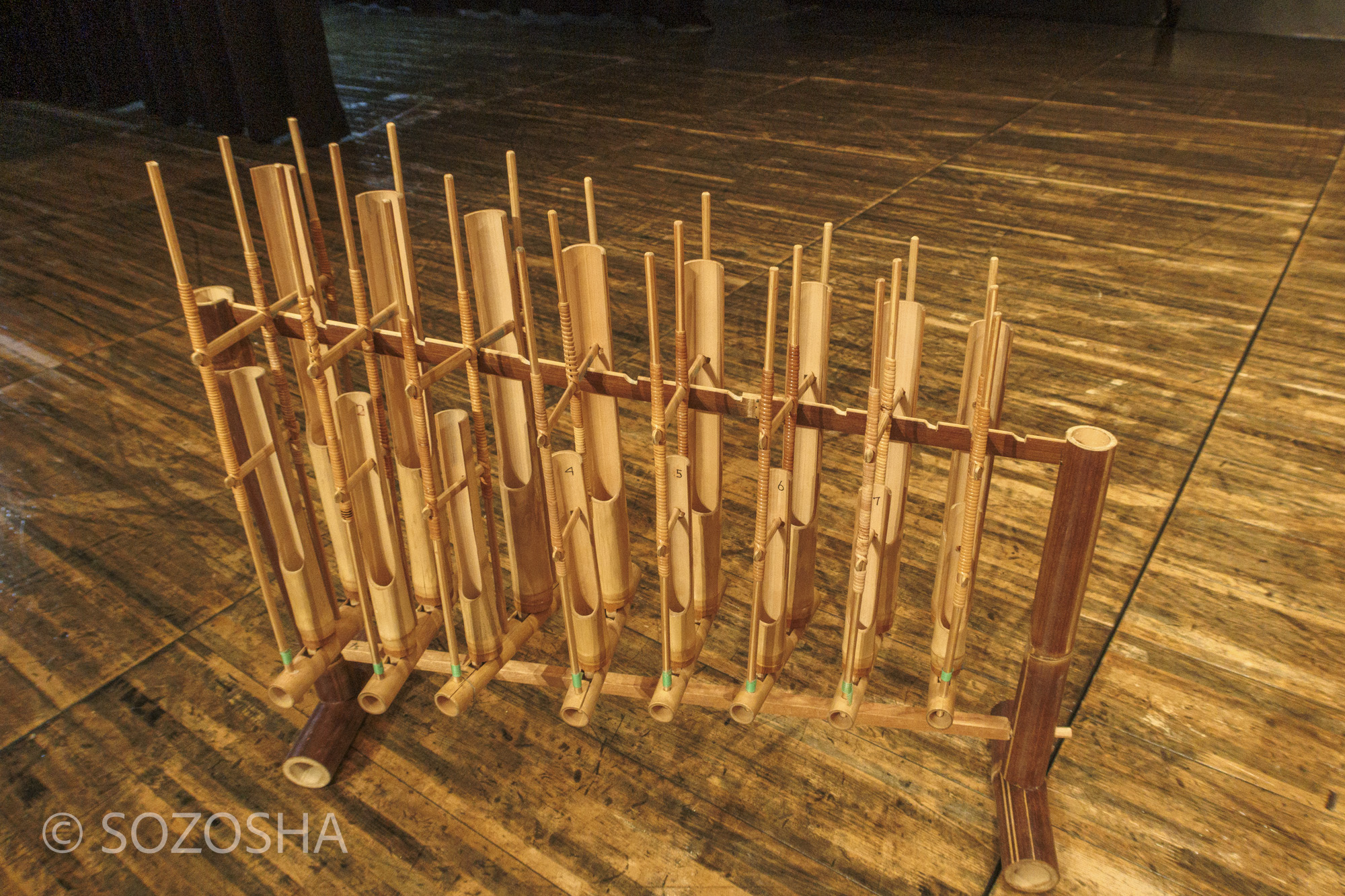 竹楽器 アンクルン(Angklung) 影絵音楽団くぷくぷ　おひざにだっこ｢がたんごとん がたんごとん｣