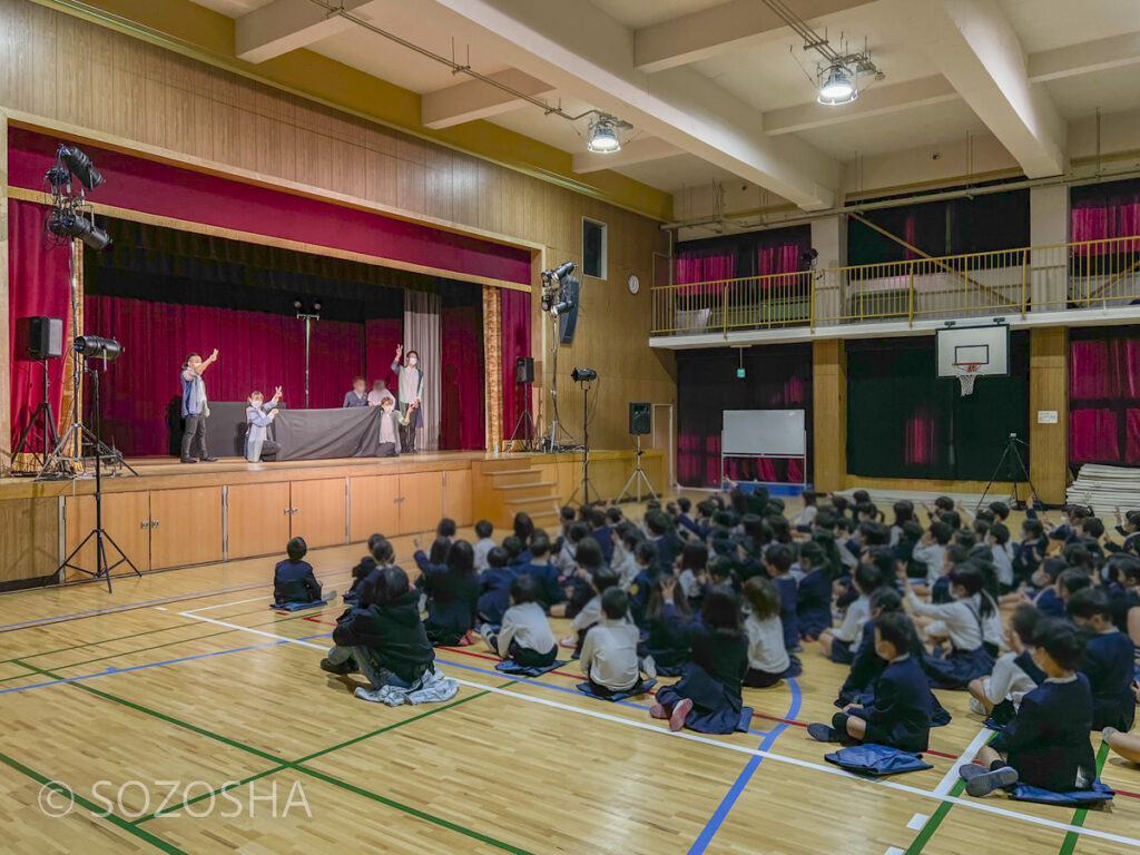 パントマイム　小学校芸術鑑賞会|マイム体験　エスカレーター