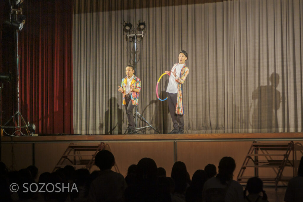 小学校の芸術鑑賞会| パントマイム | いいむろなおき