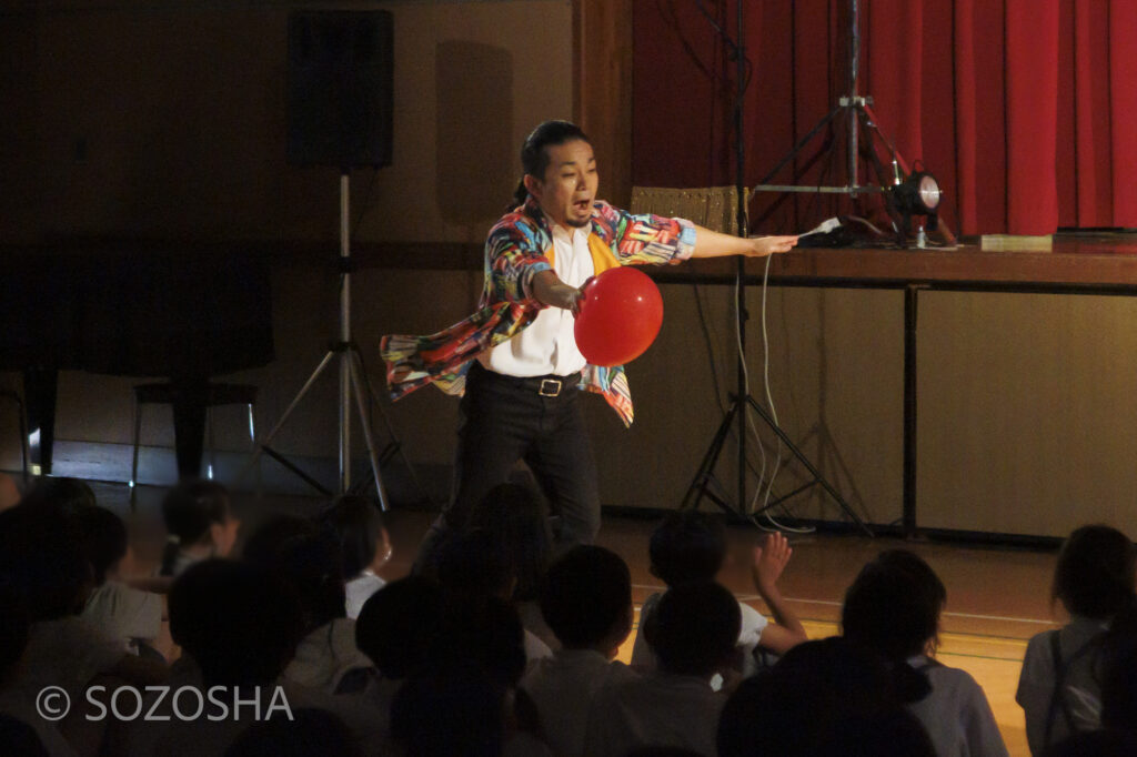 小学校の芸術鑑賞会| パントマイム | いいむろなおき、マイムボックス〜おしゃべりなカラダ〜