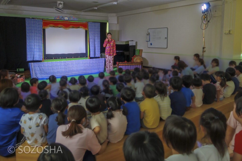 音楽影絵「のっしのっしホーホー」の試演会_保育園、佐々木弘美