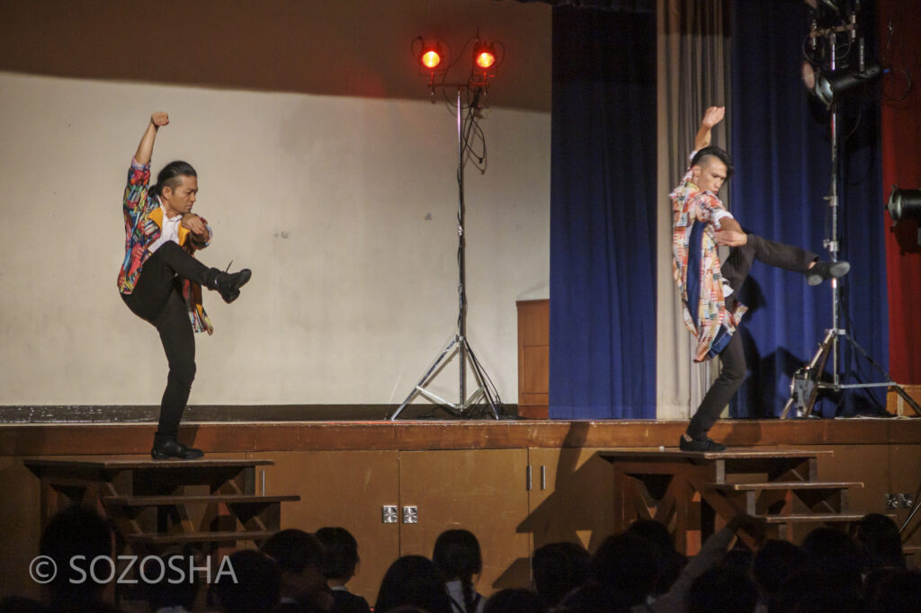 マイムボックス〜おしゃべりなカラダ〜 | 小学校の芸術鑑賞会 | パントマイム