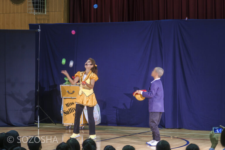ボールのジャグリング | 小学校の芸術鑑賞会 | ジャグリング・ショー | ミス・サリバン