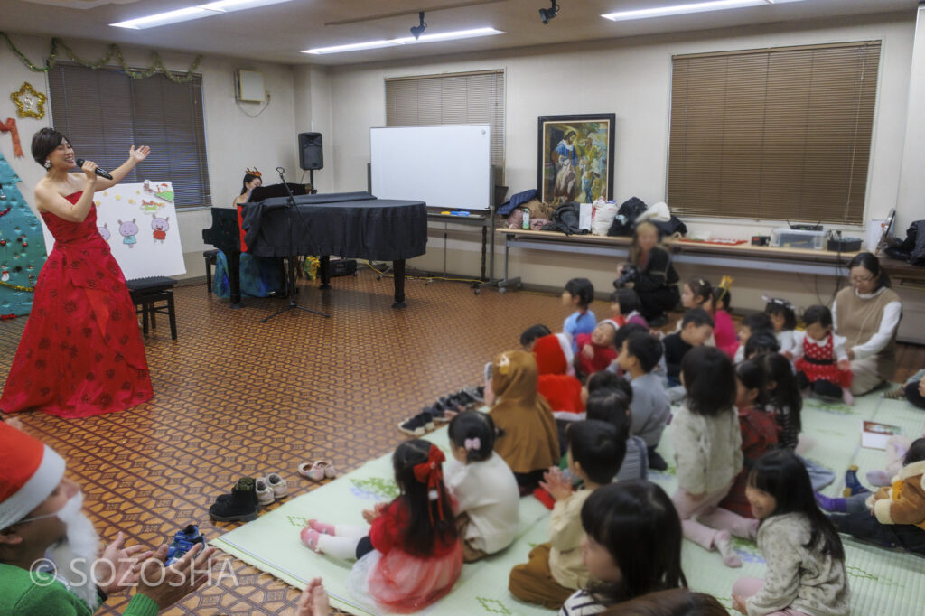 幼稚園のクリスマス会 | 子ども会 | アンサンブル・ゆりえっと・コンサート | オペラにタッチ