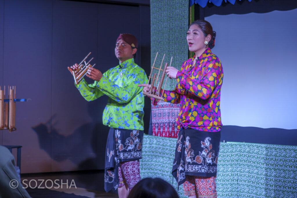 おやこ劇場 | 影絵音楽団くぷくぷ　こわくてなくぞ「ねないこだれだ」| アンクルン　インドネシアの竹楽器