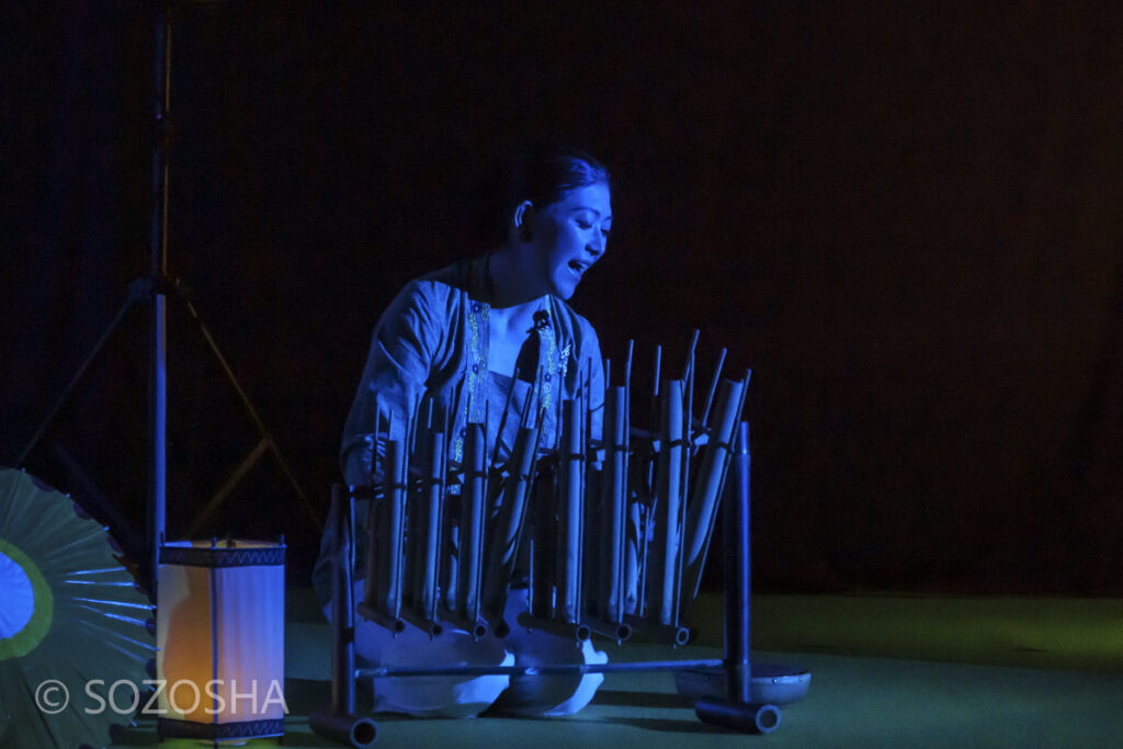竹楽器アンクルン | 影絵音楽団くぷくぷ おひざにだっこ「がたんごとん がたんごとん」 | 目黒おやこ劇場