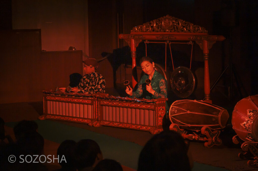 gamelan グンデル 「孔雀の舞」 | インドネシア伝統芸能団ハナジョス「おいしそうなビモ」 | 影絵芝居ワヤン・クリ | 町田子ども劇場