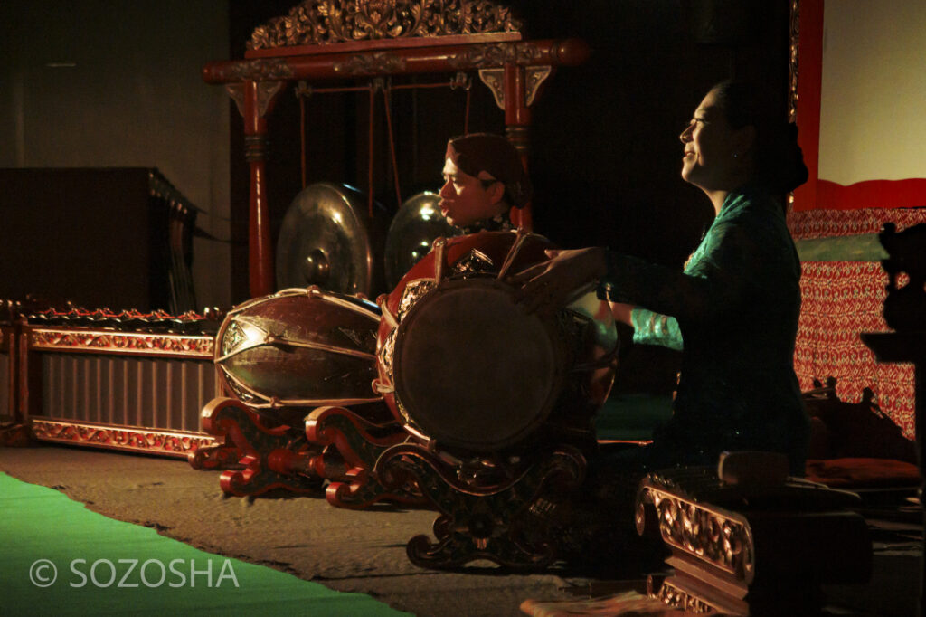 ガムラン音楽 | インドネシア伝統芸能団ハナジョス「おいしそうなビモ」 | 影絵芝居ワヤン・クリ | 町田子ども劇場