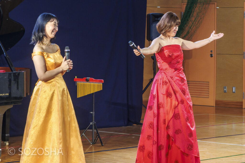 ピアノ演奏:村主夕加、ソプラノ歌手:徳田りえ | 小学校で芸術鑑賞会 | クラシック・コンサート「オペラにタッチ!」 |アンサンブル・ゆりえっと |