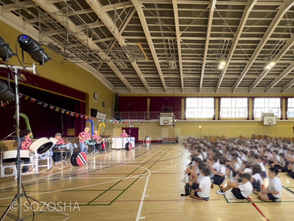 体育館 | 大阪市の小学校で芸術鑑賞会・音楽鑑賞会 | スティールパン・コンサート |ワンハーツ・スチールバンド | ONE HARTZ STEEL BAND |