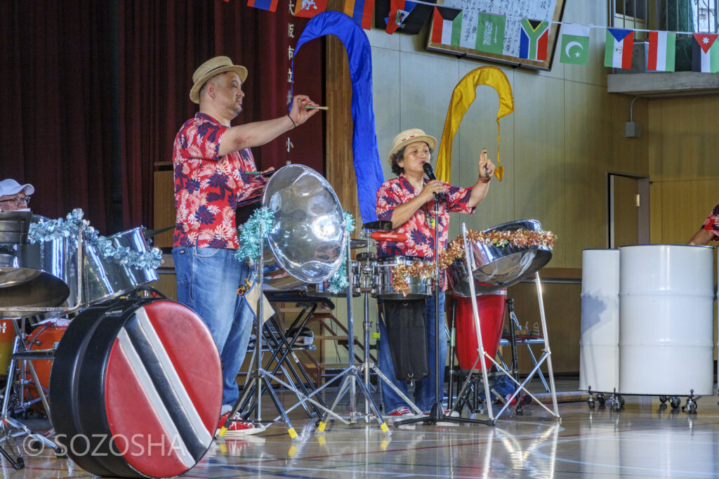 スティールパンの紹介 | 大阪市の小学校で芸術鑑賞会・音楽鑑賞会 | スティールパン・コンサート |ワンハーツ・スチールバンド | ONE HARTZ STEEL BAND |
