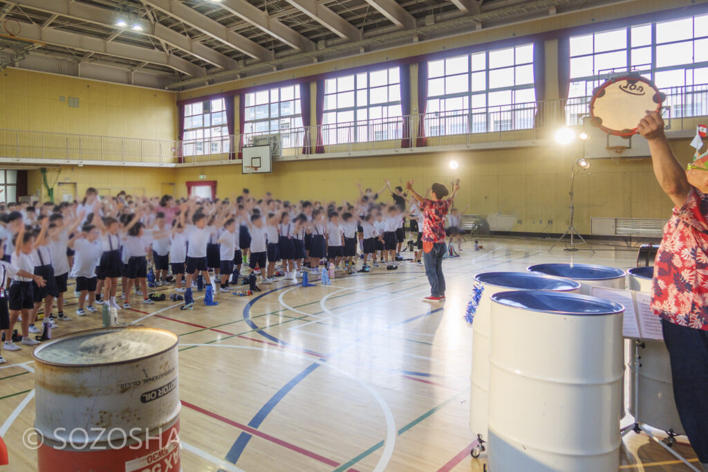 サンバで踊ってみよう! | 大阪市の小学校で芸術鑑賞会・音楽鑑賞会 | スティールパン・コンサート |ワンハーツ・スチールバンド | ONE HARTZ STEEL BAND |
