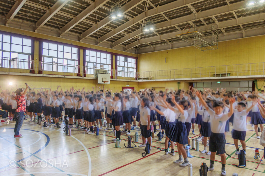 決めポーズ!! | 大阪市の小学校で芸術鑑賞会・音楽鑑賞会 | スティールパン・コンサート |ワンハーツ・スチールバンド | ONE HARTZ STEEL BAND |