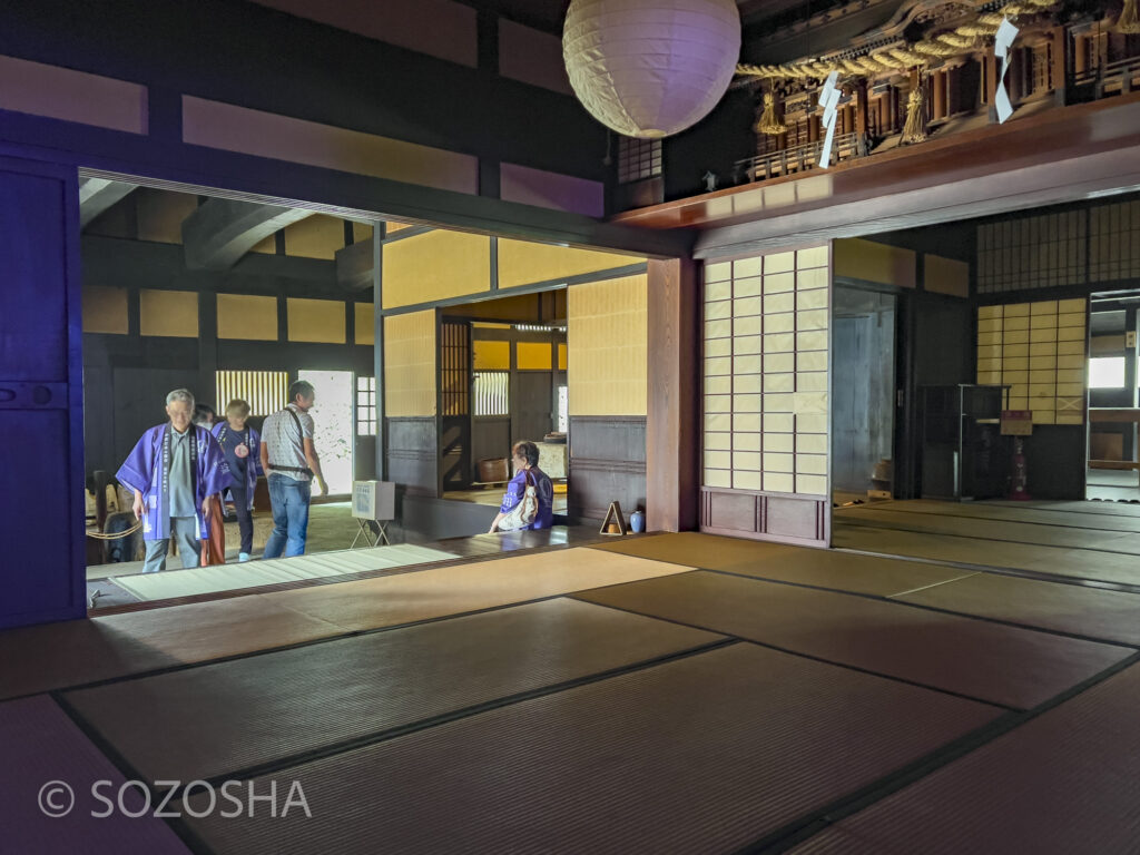会場は元庄屋の古民家 | 益田おやこ劇場 | 美濃地屋敷(匹田) | 影絵音楽団くぷくぷ「のっしのっしホーホー」 | 子ども劇場