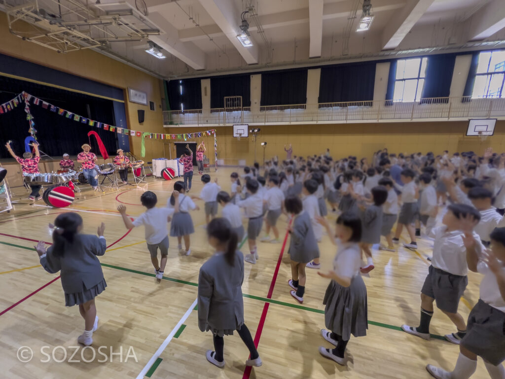 南米のリズム、サンバで踊ろう! | 大阪市の小学校で芸術鑑賞会・音楽鑑賞会 | スティールパン・コンサート |ワンハーツ・スチールバンド | ONE HARTZ STEEL BAND |