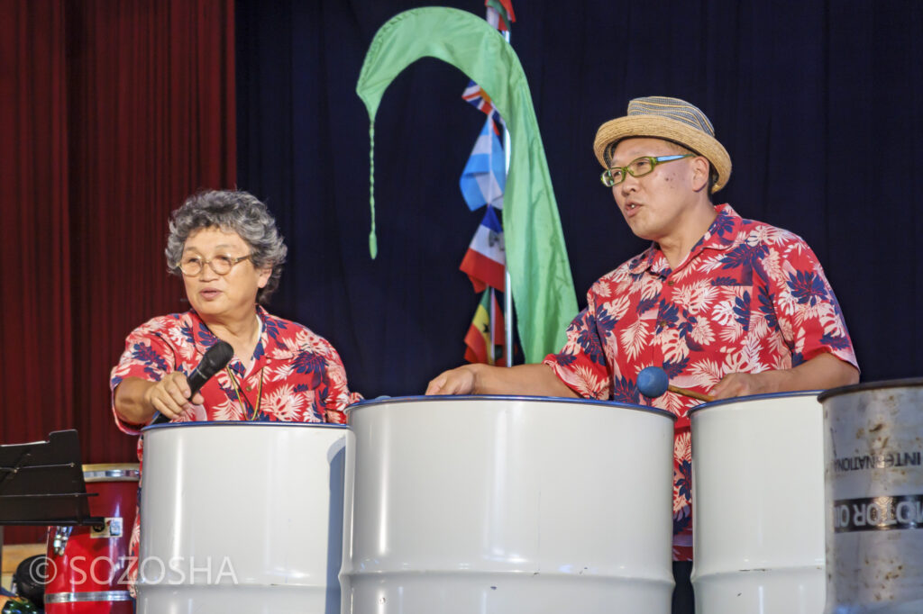 ベース・パンの音を聴いてみよう | 大阪市の小学校で2回公演 | 芸術鑑賞会・音楽鑑賞会 | スティールパン・コンサート |ワンハーツ・スチールバンド | ONE HARTZ STEEL BAND |