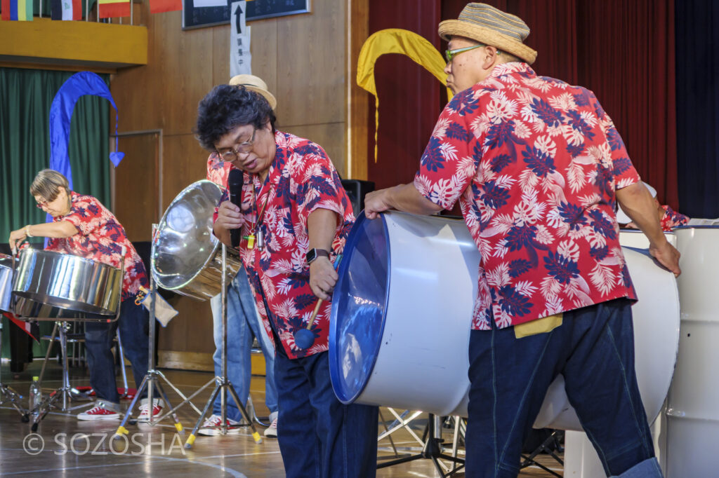 ベース・パンの低い音 | 大阪市の小学校で2回公演 | 芸術鑑賞会・音楽鑑賞会 | スティールパン・コンサート |ワンハーツ・スチールバンド | ONE HARTZ STEEL BAND |