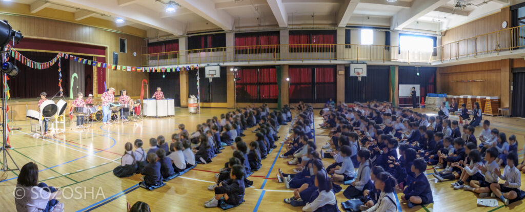 コンサートの会場| 小学校の芸術鑑賞会・音楽鑑賞会 | スティールパン・コンサート |ワンハーツ・スチール・バンド | ONE HARTZ STEEL BAND |