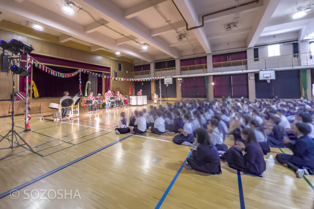 コンサートの会場 | 小学校の芸術鑑賞会・音楽鑑賞会 | スティールパン・コンサート |ワンハーツ・スチール・バンド | ONE HARTZ STEEL BAND |