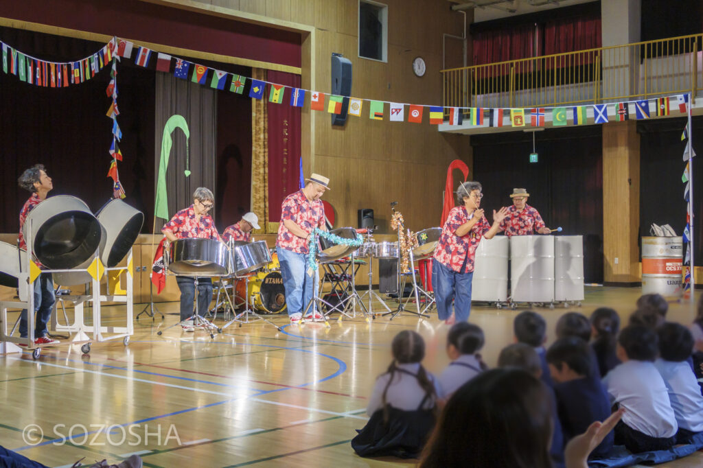クラシックの名曲を二曲演奏。 | 小学校の芸術鑑賞会・音楽鑑賞会 | スティールパン・コンサート |ワンハーツ・スチール・バンド | ONE HARTZ STEEL BAND |