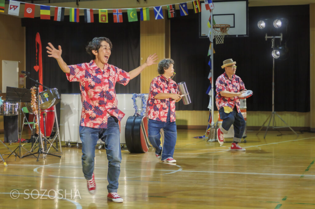 ブラジルのサンバのリズムで踊ってみよう! | 芸術鑑賞会・音楽鑑賞会 | スティールパン・コンサート |ワンハーツ・スチール・バンド | ONE HARTZ STEEL BAND |