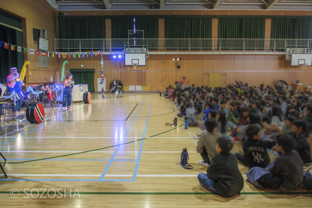 体育館でのスティールパンコンサートの全景 | 芸術鑑賞会・音楽鑑賞会 | スティールパン・コンサート |ワンハーツ・スチール・バンド | ONE HARTZ STEEL BAND |