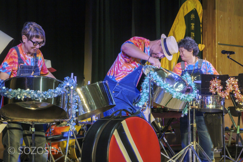 スティールパンの演奏シーン(クローズアップ) | 芸術鑑賞会・音楽鑑賞会 | スティールパン・コンサート |ワンハーツ・スチール・バンド | ONE HARTZ STEEL BAND |