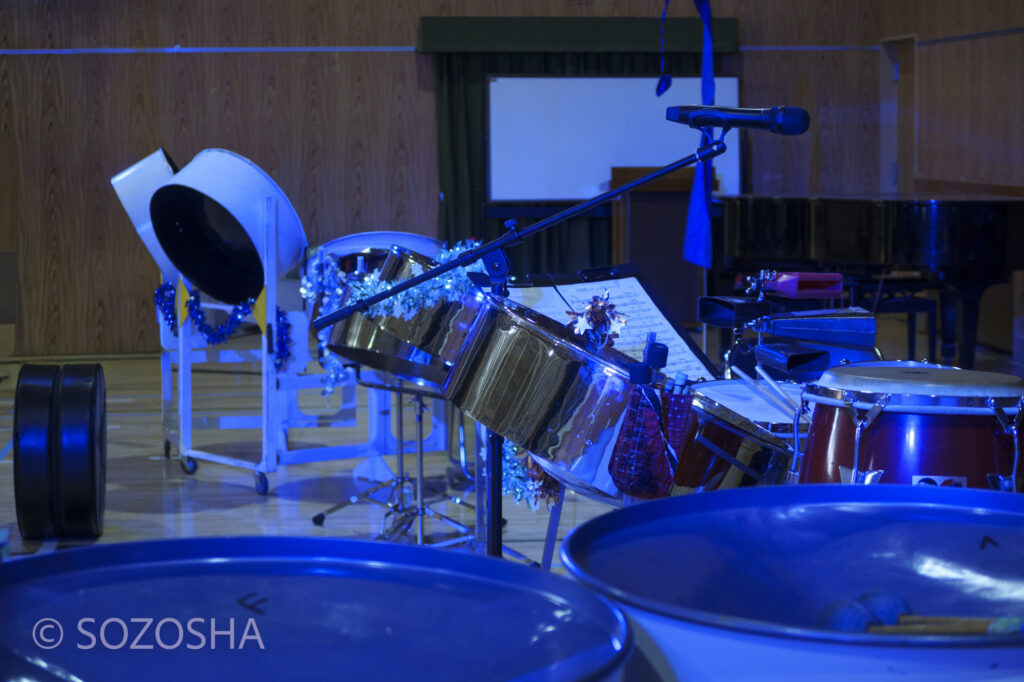 並べられたスティールパン | 芸術鑑賞会・音楽鑑賞会 | スティールパン・コンサート |ワンハーツ・スチール・バンド | ONE HARTZ STEEL BAND |