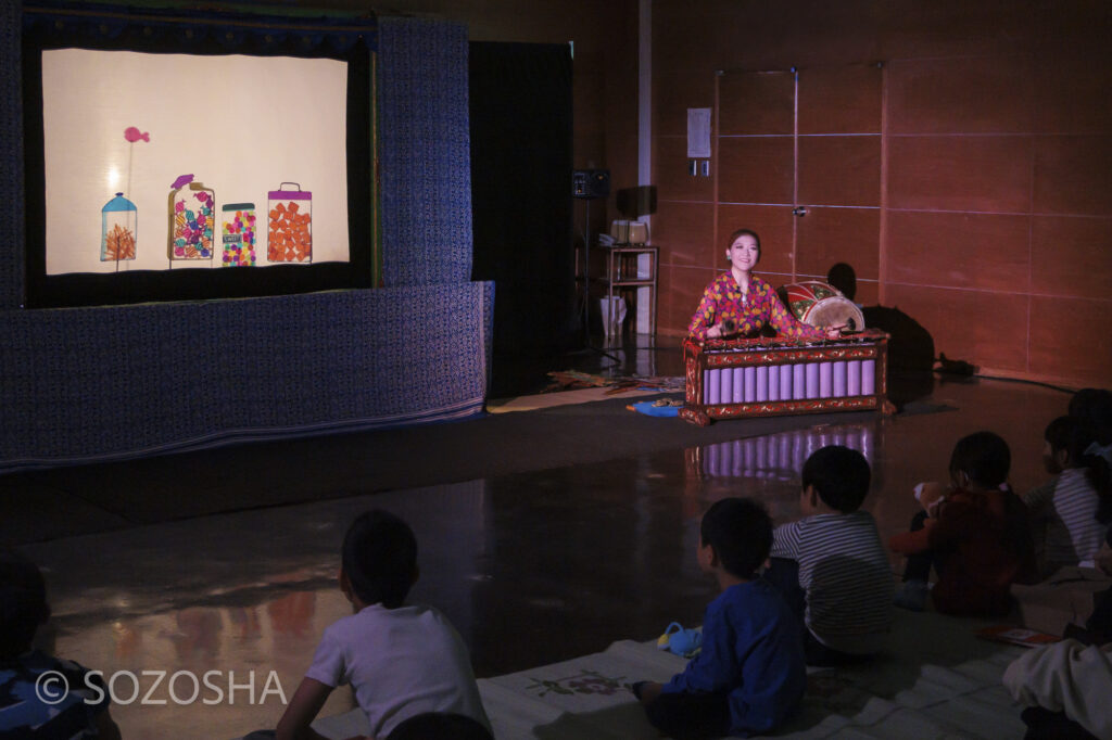 きんぎょがにげていく | 影絵音楽団くぷくぷ｢きんぎょがにげた｣ | 子ども劇場おやこ劇場 | ガムラン | ワヤン・クリ | 稲沢おやこ劇場