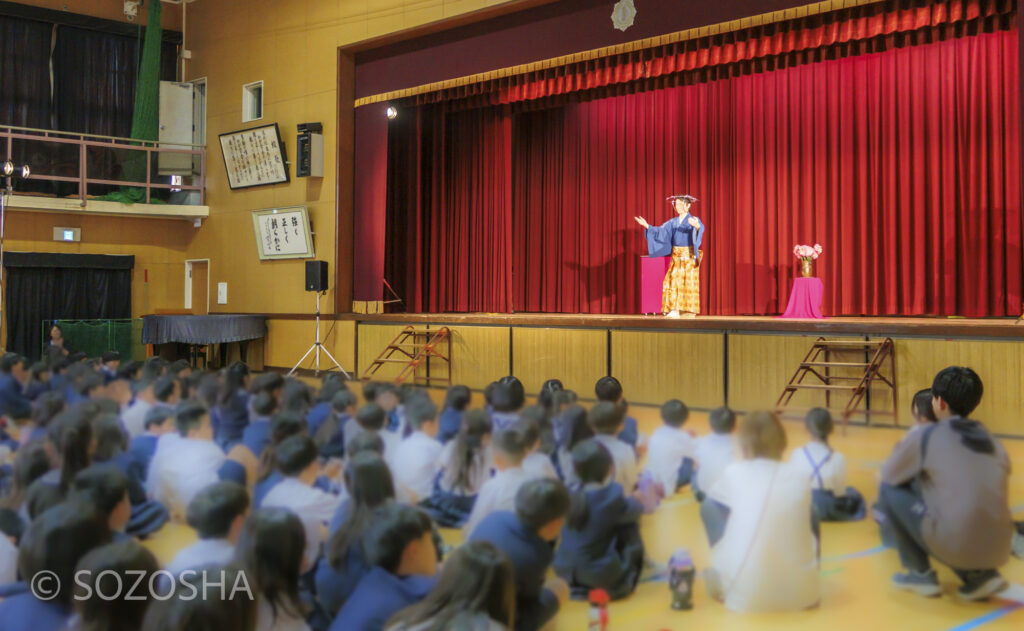 キタノ大地　金輪 | 芸術鑑賞会 | 古典芸能 | 小学校 | ～タネなし タネあり!? ～日本の伝統びっくり体験！太神楽と和妻