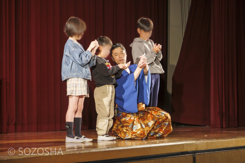 マジック体験 | 芸術鑑賞会 | 古典芸能 | 小学校 | ～タネなし タネあり!? ～日本の伝統びっくり体験！太神楽と和妻
