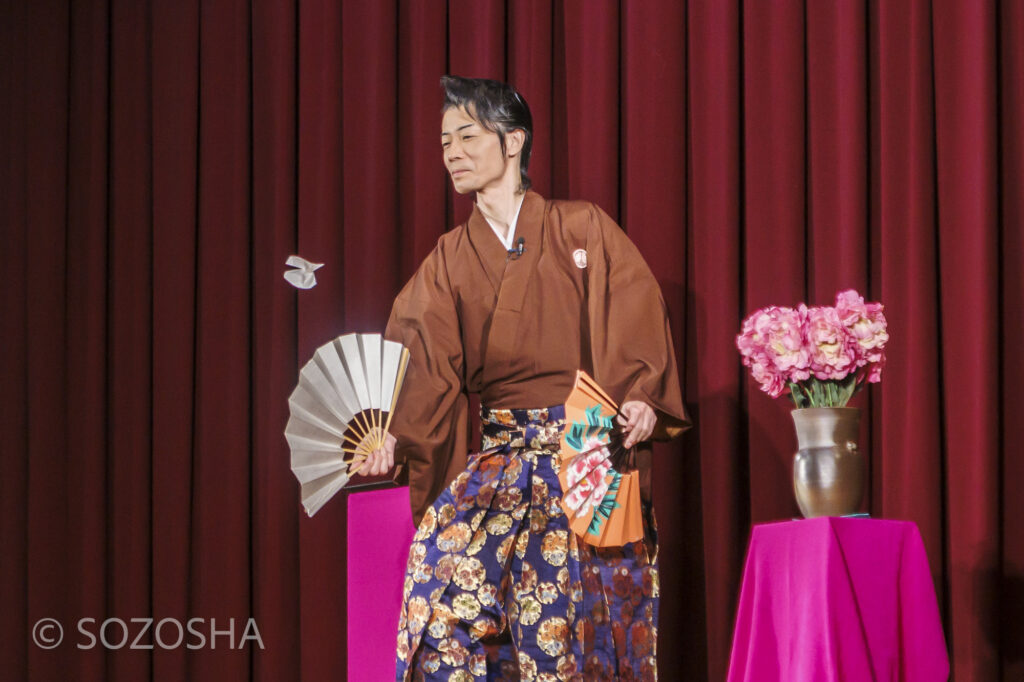 金輪の曲/キタノ大地 | 芸術鑑賞会 | 古典芸能 | 小学校 | ～タネなし タネあり!? ～日本の伝統びっくり体験！太神楽と和妻 | 太神楽曲芸、和妻(マジック)