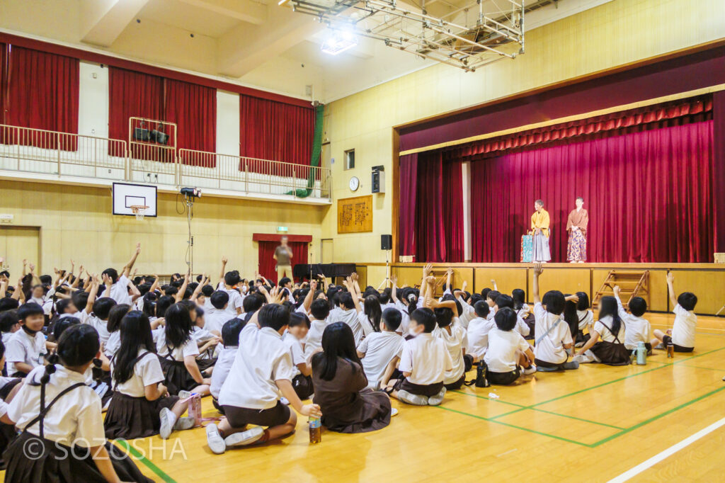 質問コーナー | 芸術鑑賞会 | 古典芸能 | 小学校 | ～タネなし タネあり!? ～日本の伝統びっくり体験！太神楽と和妻 | 太神楽曲芸、和妻(マジック)