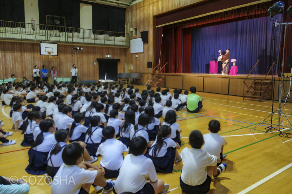 浮かれの蝶/キタノ大地 | 芸術鑑賞会、古典芸能、小学校 | ~タネなし タネあり!? ~日本の伝統びっくり体験!太神楽と和妻 | 太神楽曲芸、和妻(マジック)