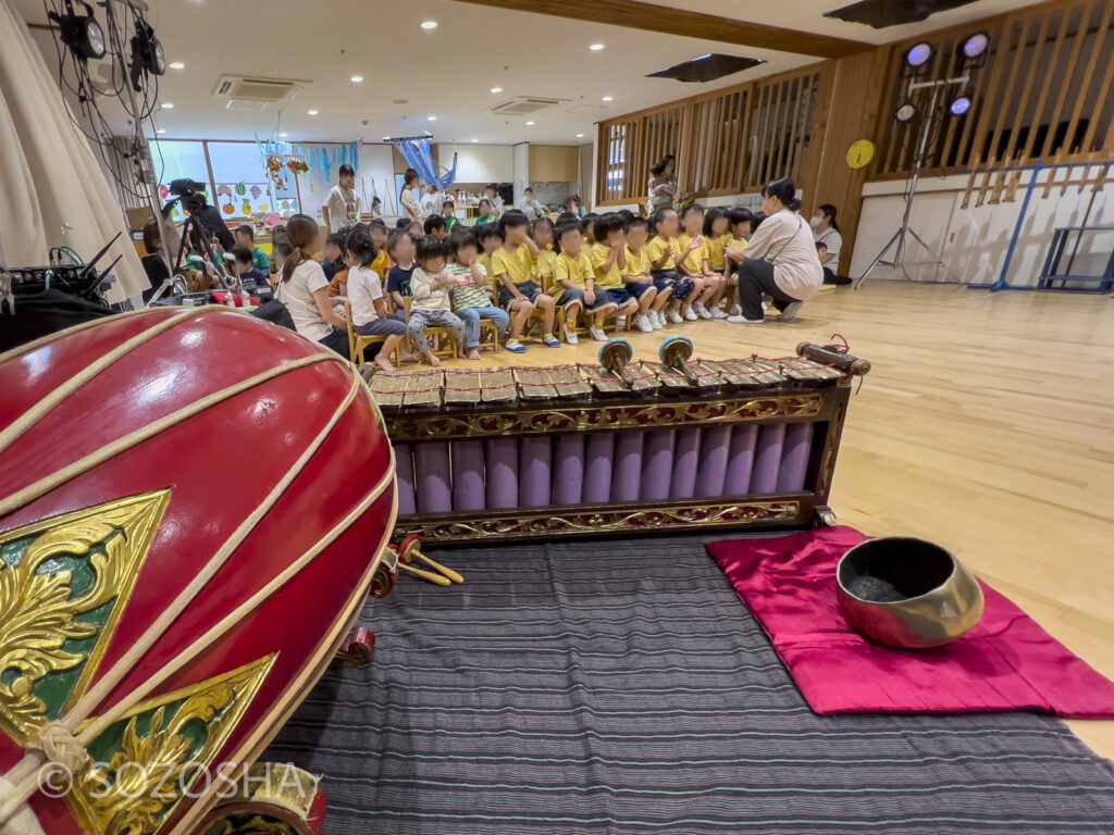 明石市・保育園での公演 | 影絵音楽団くぷくぷ「のっしのっしホーホー」、影絵とガムラン、幼児向け、ワヤン・クリ