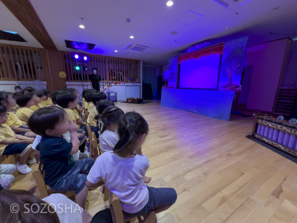 明石市・保育園での公演 | 影絵音楽団くぷくぷ「のっしのっしホーホー」、影絵とガムラン、幼児向け、ワヤン・クリ